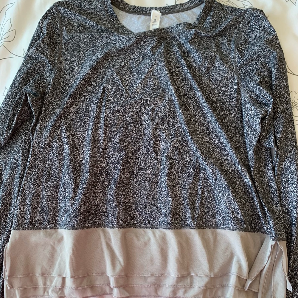 Lululemon grey spotted workout top